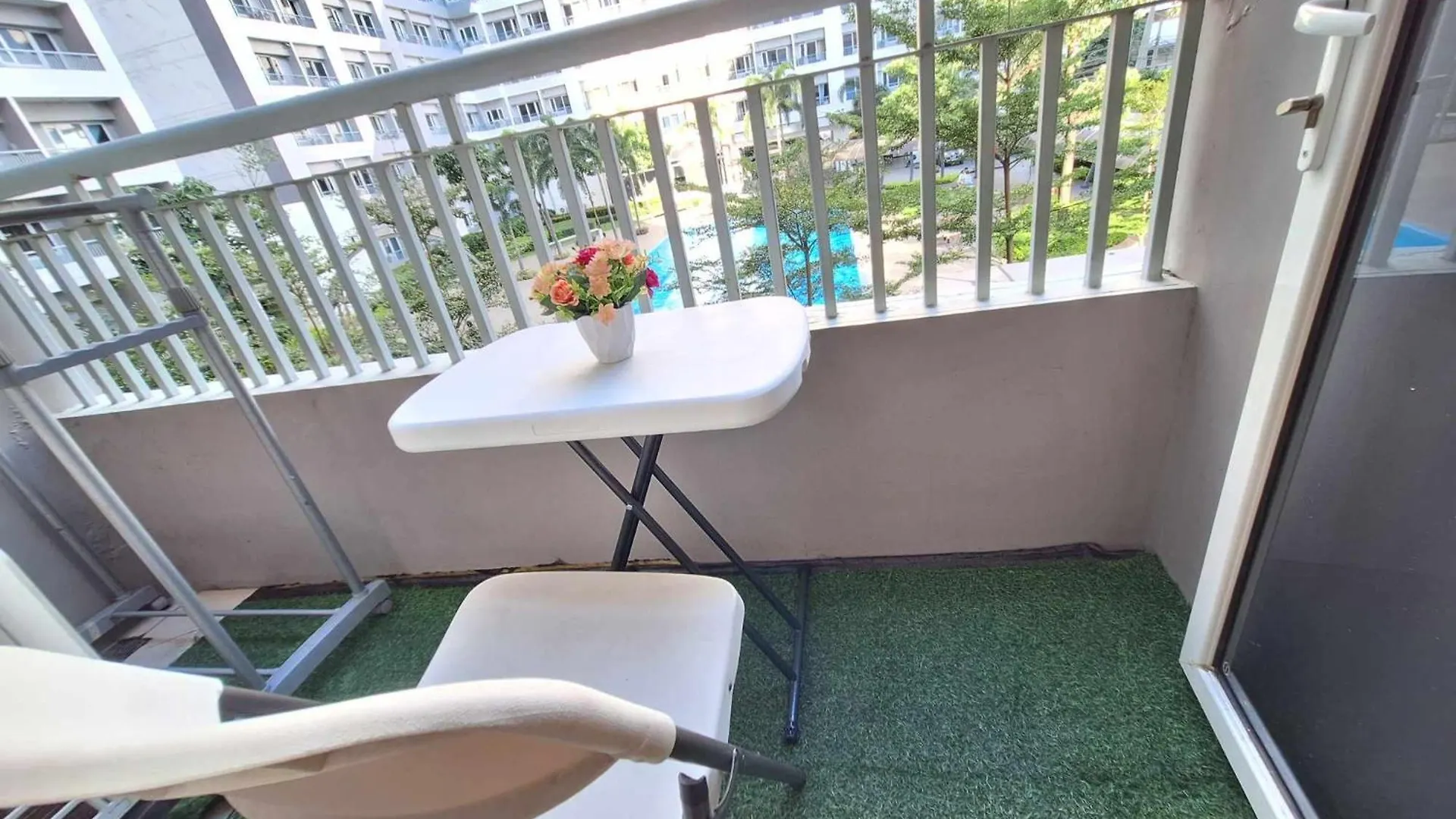 1 Bedroom With Balcony Pool View And Wifi In Grace Residences Manila Apartment