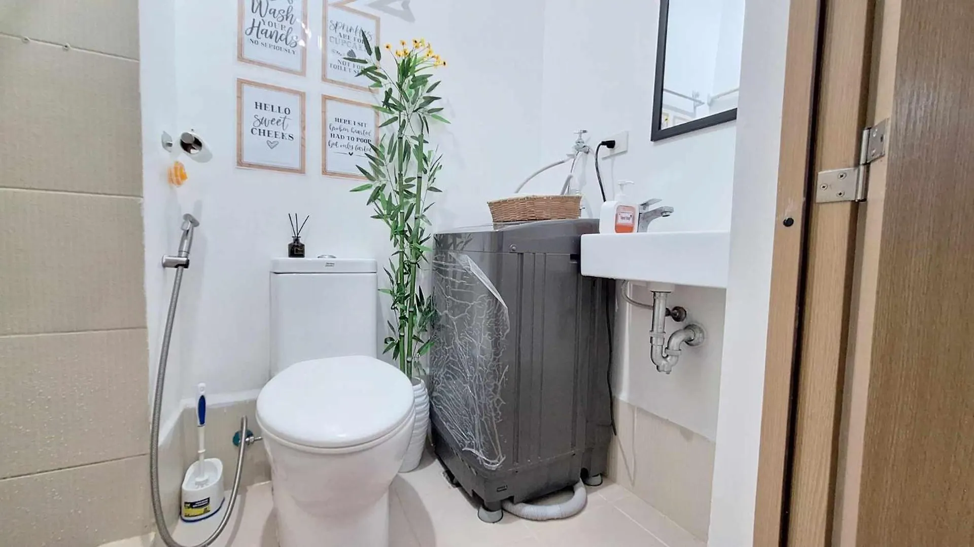 Apartment 1 Bedroom With Balcony Pool View And Wifi In Grace Residences Manila Philippines