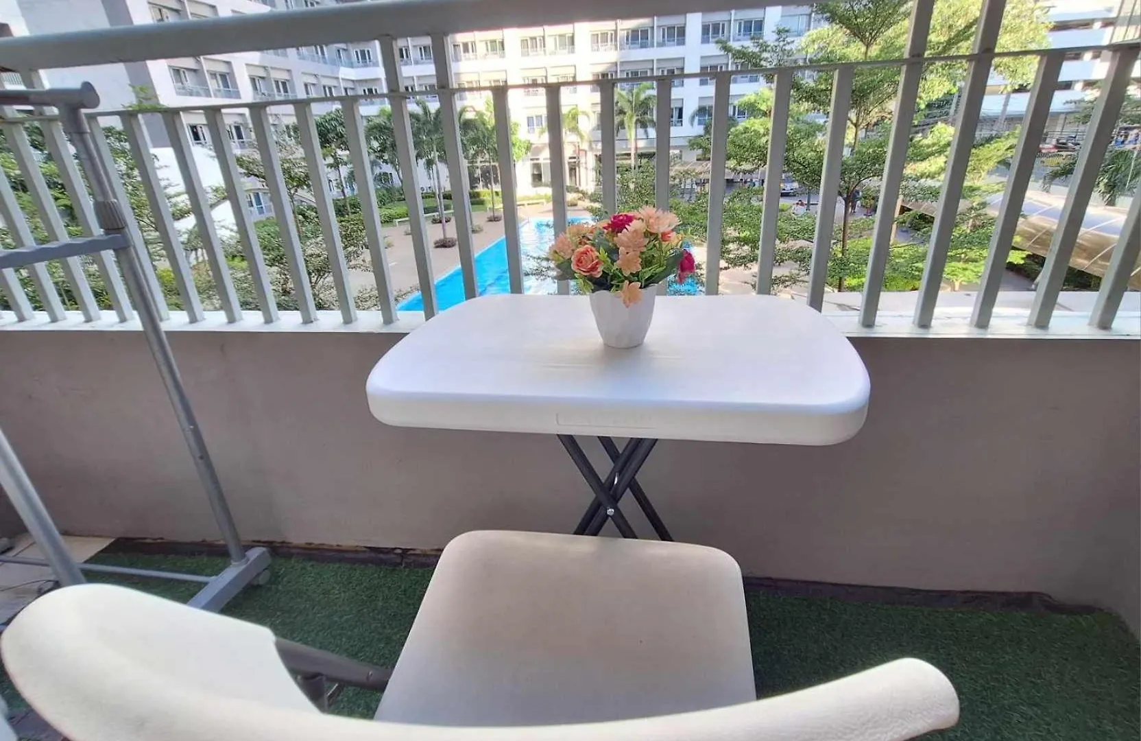 1 Bedroom With Balcony Pool View And Wifi In Grace Residences Manila
